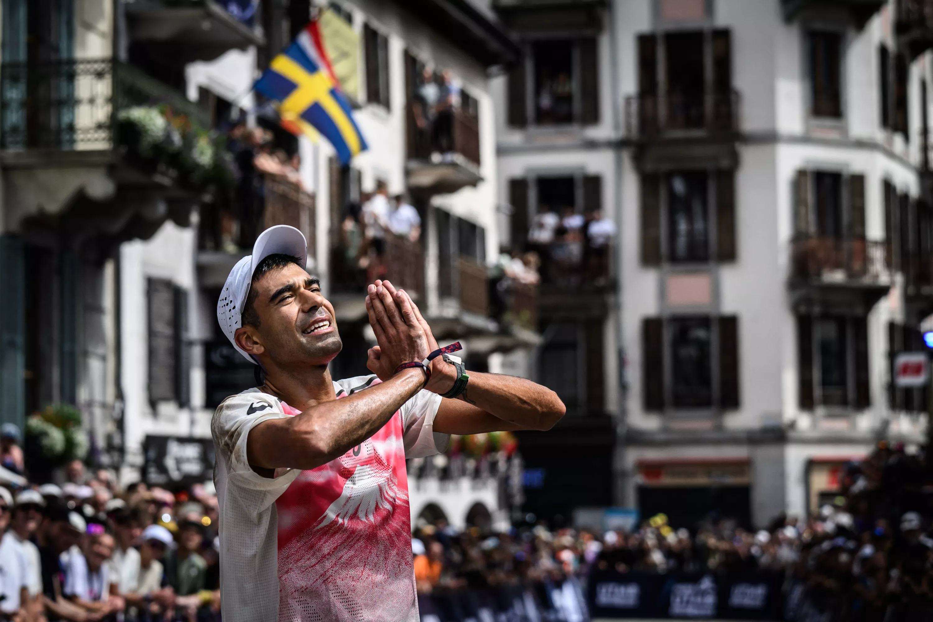 UTMB : l’Américain Ben Dhiman remporte l’épreuve reine du trail et passe sous la barre symbolique des 19 heures de course
