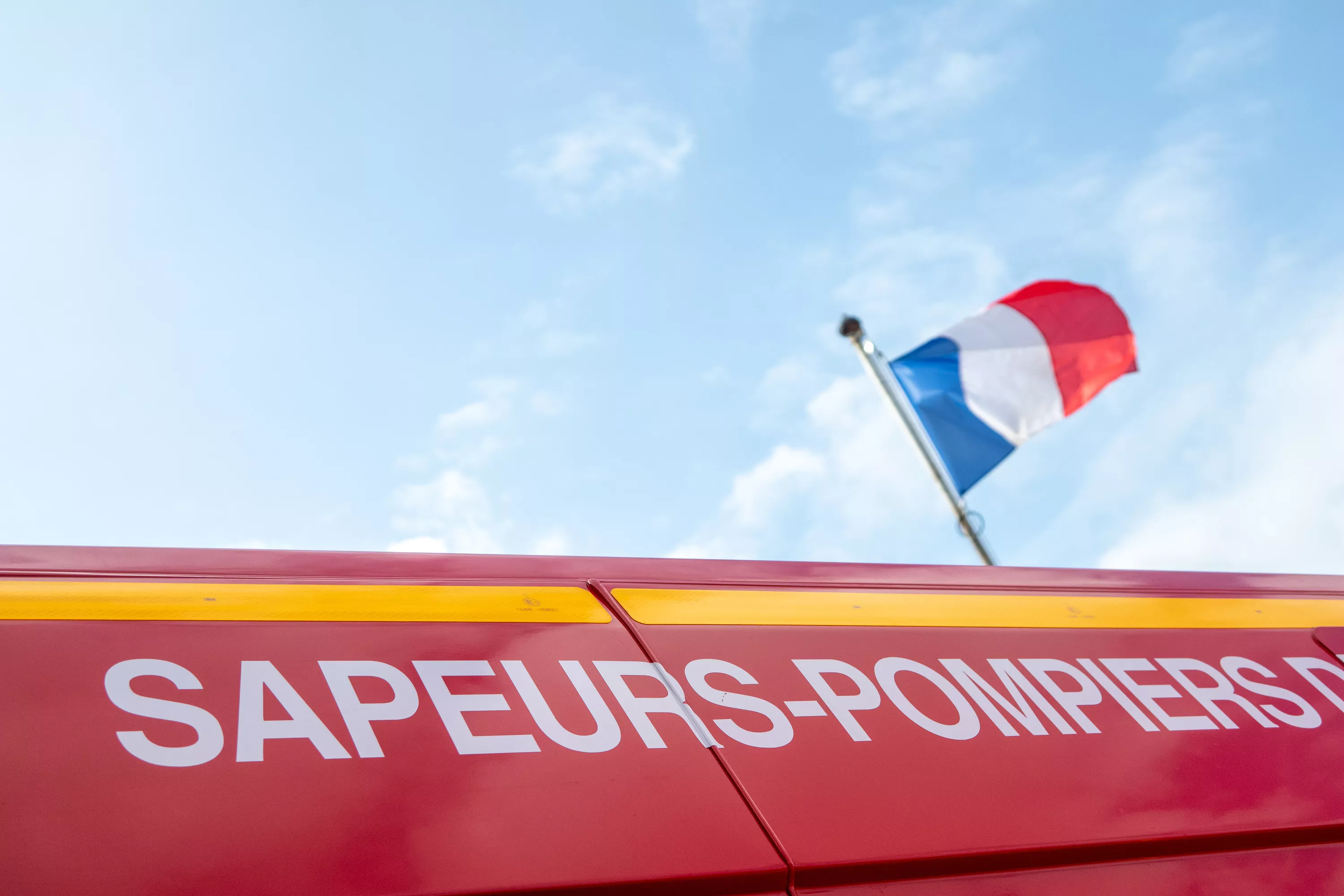 Var : un important incendie en cours à Fréjus, 30 hectares brûlés et trois campings évacués