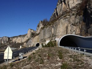 Véhicule en feu dans le tunnel de l’Escalette sur l’A75 : l’ouvrage évacué d’urgence, le trafic fortement perturbé avec plus de 4 km de bouchons