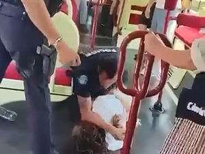 VIDÉO Visage caché, morsure et menottes dans le tramway près de Montpellier : les images d’une interpellation musclée font scandale