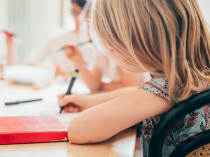 Violences sexuelles et sexistes : des questionnaires bientôt distribués dans les classes, de la maternelle au lycée dès la rentrée