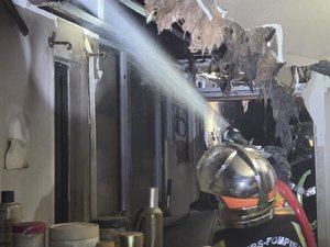 Violents orages dans le Gard : la foudre traverse la toiture d’une habitation à Bernis et provoque un incendie, les propriétaires relogés temporairement