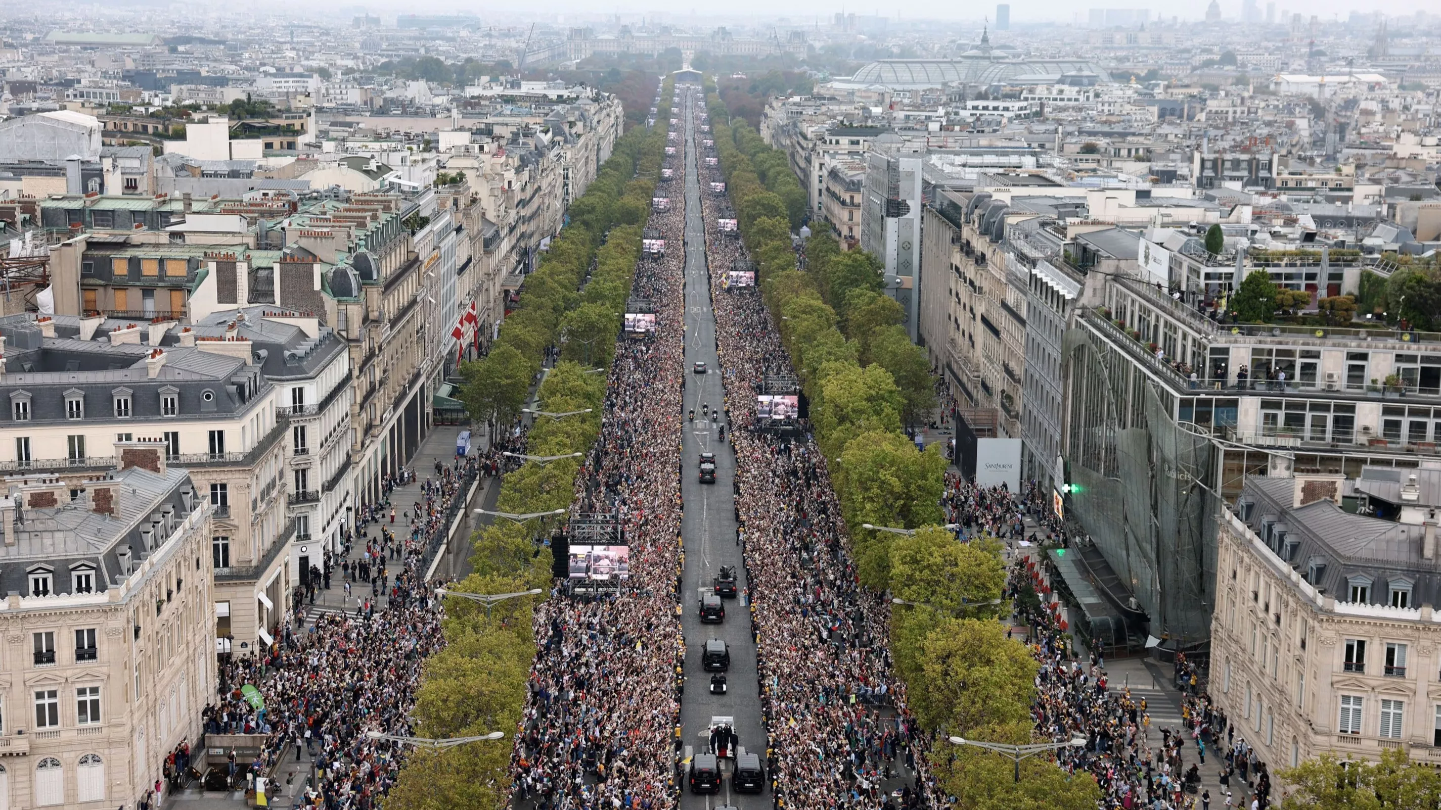 Visite du pape en France : 700 000 personnes ont assisté à la grande messe célébrée par Léon XIV à la Concorde, selon le Vatican